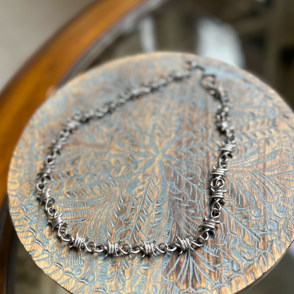 🥀 BARBED WIRE CHOKER NECKLACE 🥀- Silver - Picture 3 of 3